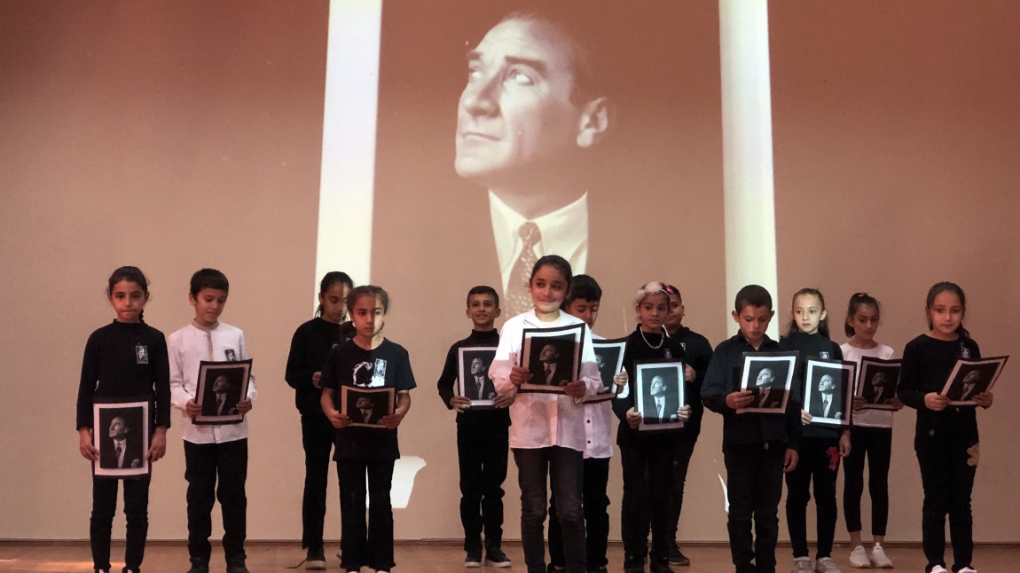 Okulumuzda 10 Kasım Atatürk’ü anma programı gerçekleştirildi.